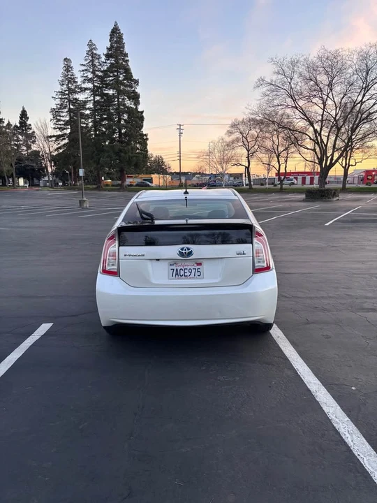 2013 Toyota Prius 3rd Gen - Image 5 of 13