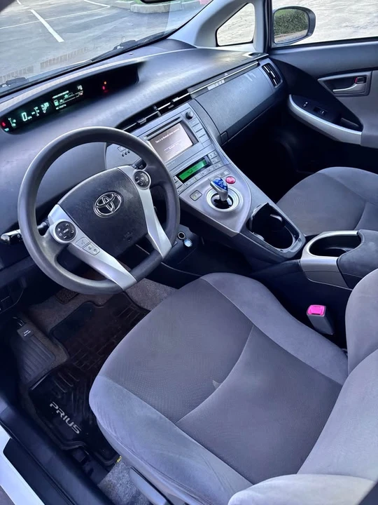 2013 Toyota Prius 3rd Gen - Image 8 of 13