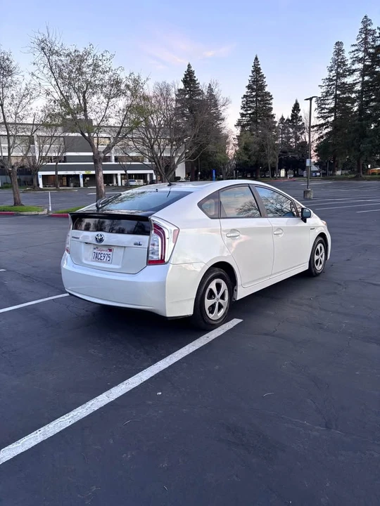 2013 Toyota Prius 3rd Gen - Image 4 of 13