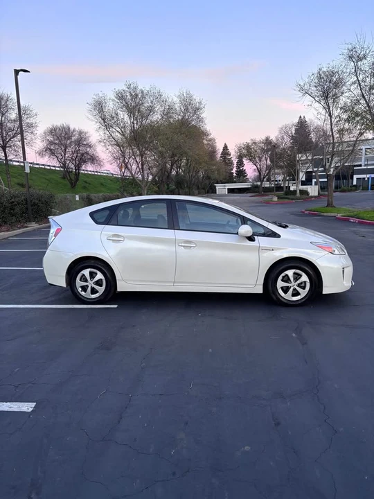 2013 Toyota Prius 3rd Gen - Image 3 of 13