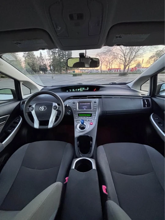 2013 Toyota Prius 3rd Gen - Image 10 of 13