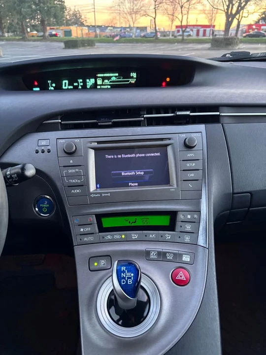 2013 Toyota Prius 3rd Gen - Image 12 of 13