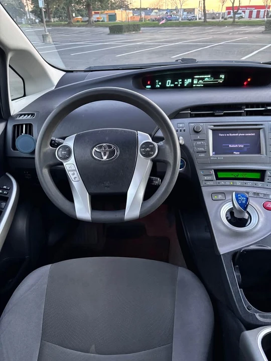 2013 Toyota Prius 3rd Gen - Image 11 of 13