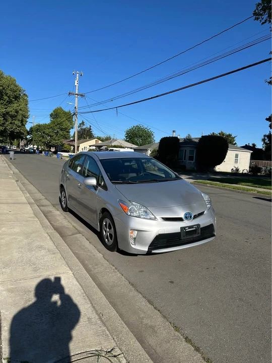 2013 Toyota Prius 3rd Gen - Image 2 of 10