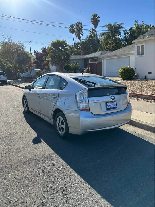 2013 Toyota Prius 3rd Gen - Image 4 of 10