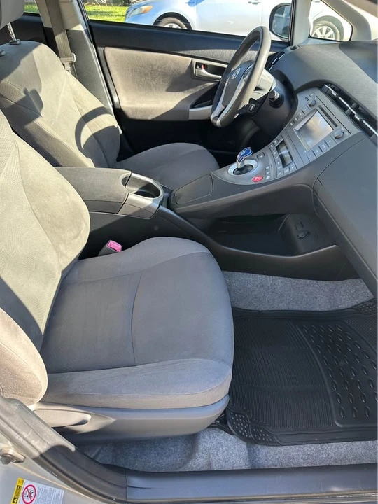 2013 Toyota Prius 3rd Gen - Image 6 of 10