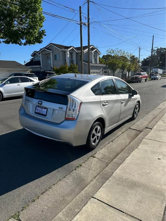2013 Toyota Prius 3rd Gen - Image 3 of 10