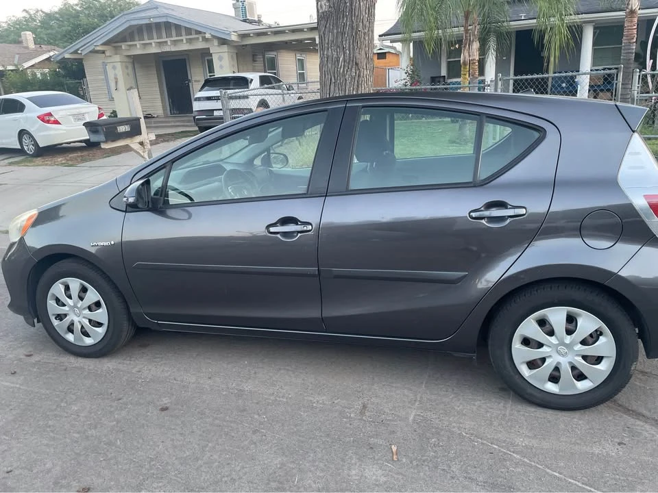 2013 Toyota Prius 3rd Gen - Image 5 of 5