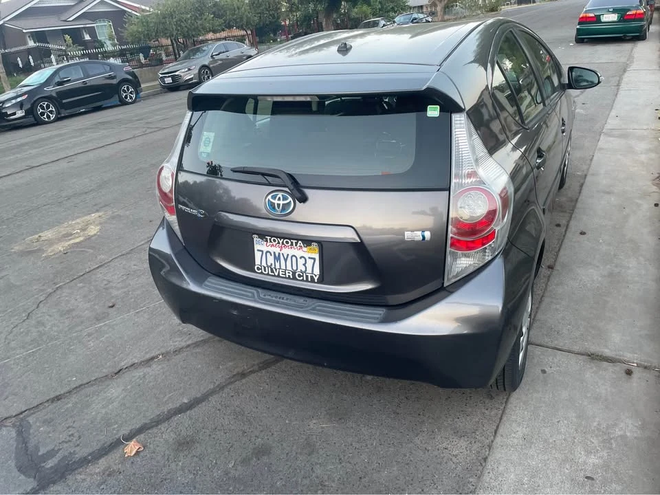 2013 Toyota Prius 3rd Gen - Image 2 of 5