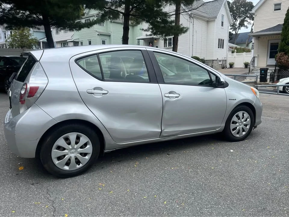 2013 Toyota Prius 3rd Gen - Image 2 of 5