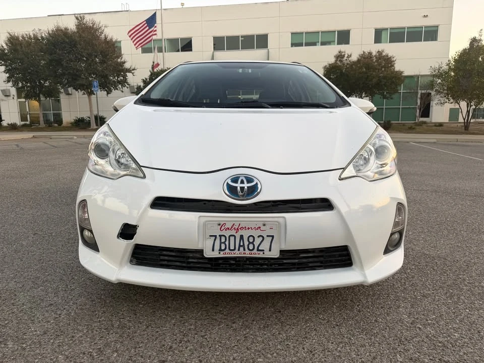 2013 Toyota Prius 3rd Gen - Image 4 of 20