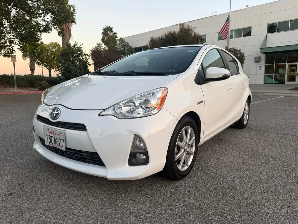 2013 Toyota Prius 3rd Gen - Image 5 of 20