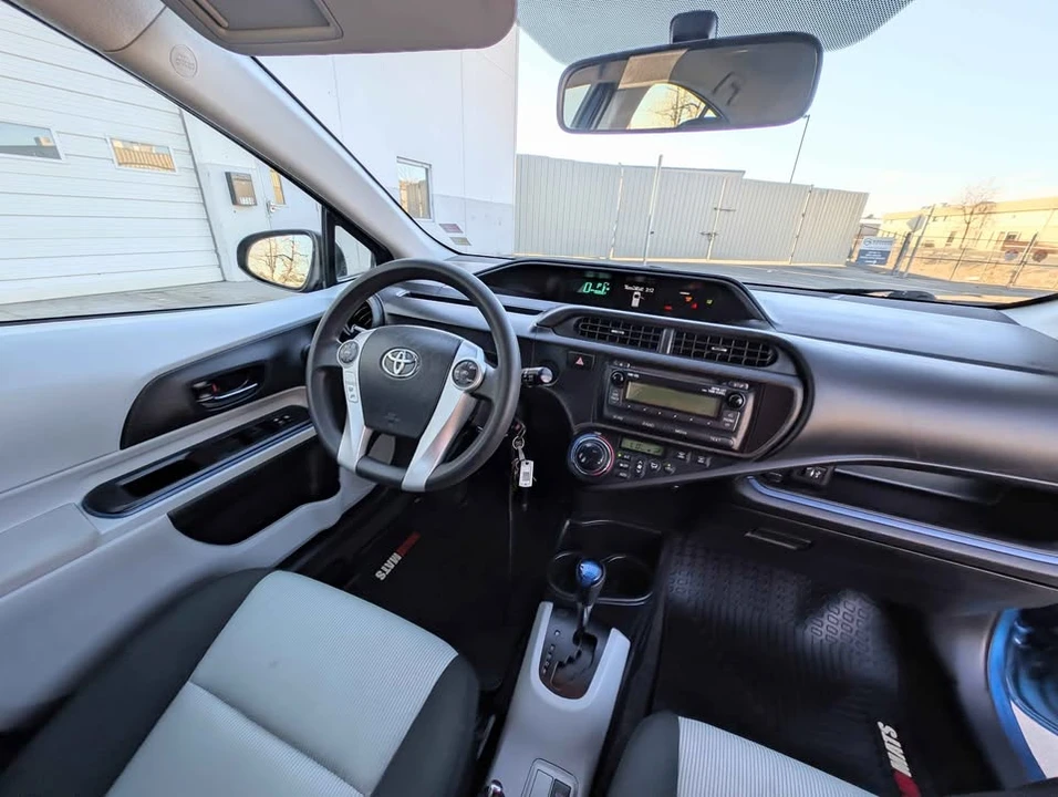 2013 Toyota Prius 3rd Gen - Image 10 of 20