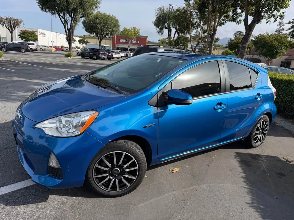 2013 Toyota Prius 3rd Gen - Image 4 of 5