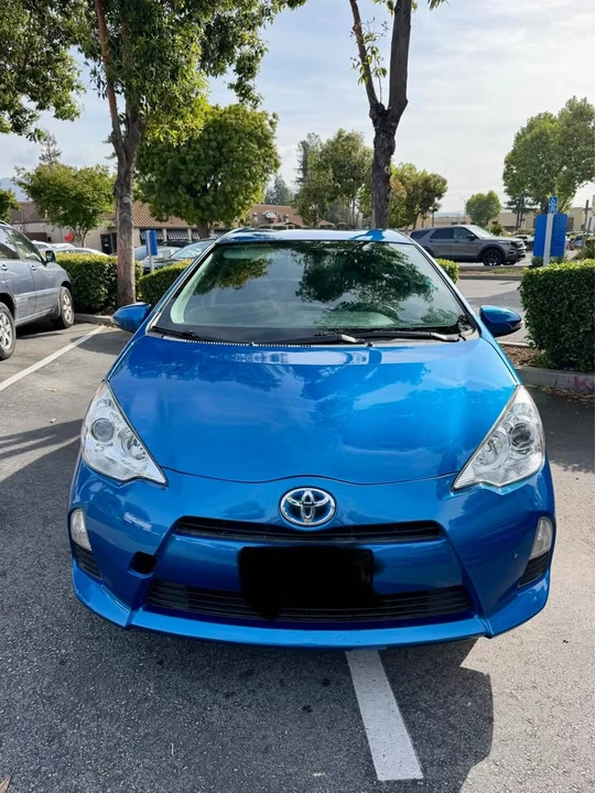 2013 Toyota Prius 3rd Gen - Image 5 of 5