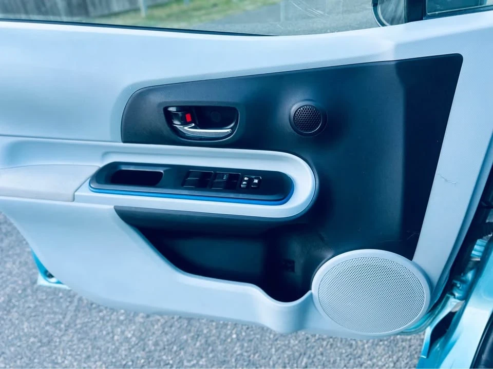 2013 Toyota Prius 3rd Gen - Image 12 of 13