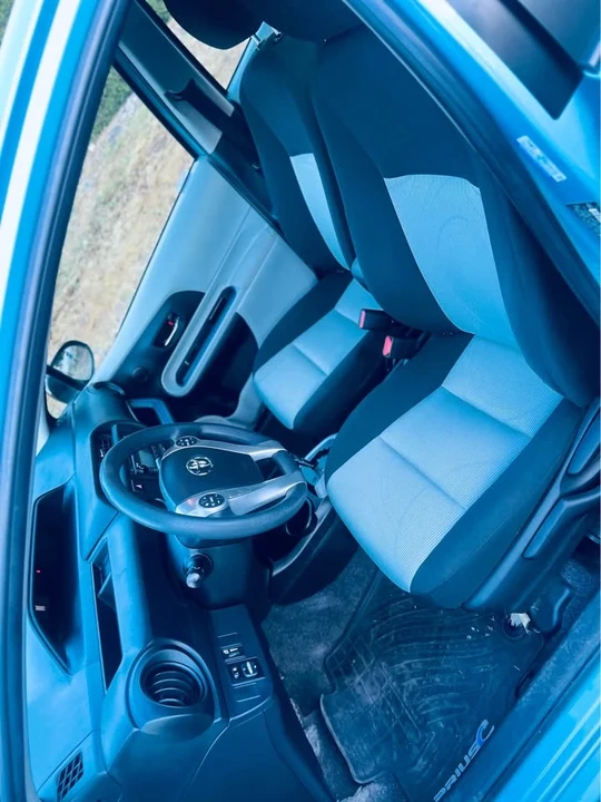 2013 Toyota Prius 3rd Gen - Image 9 of 13