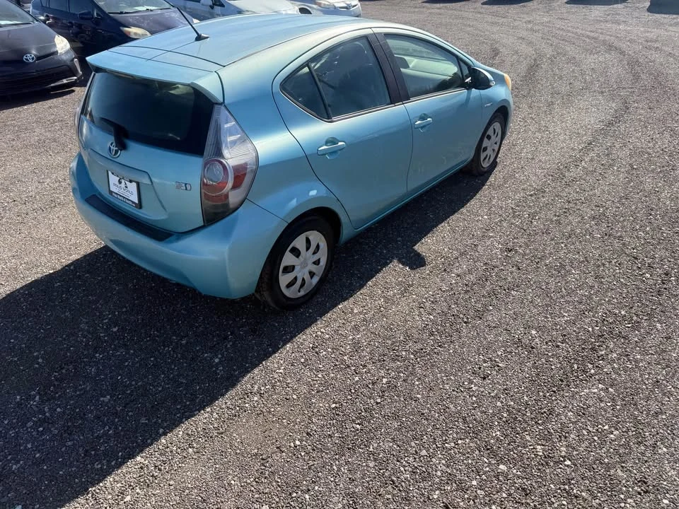 2013 Toyota Prius 3rd Gen - Image 7 of 13