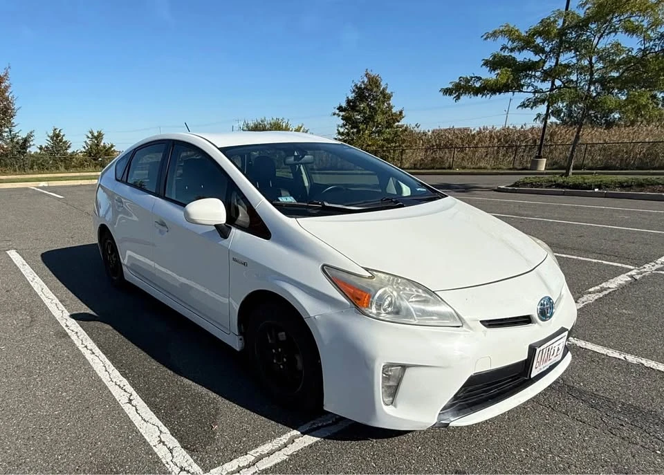 2013 Toyota Prius 3rd Gen - Image 2 of 13