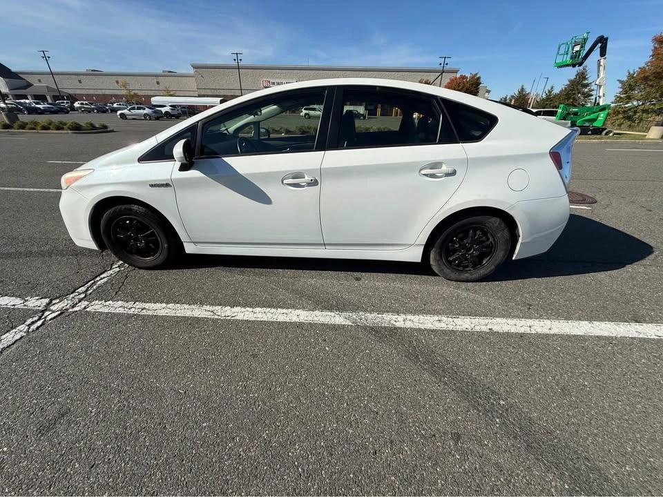 2013 Toyota Prius 3rd Gen - Image 6 of 13