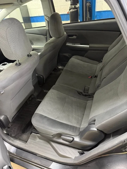 2013 Toyota Prius 3rd Gen - Image 6 of 6