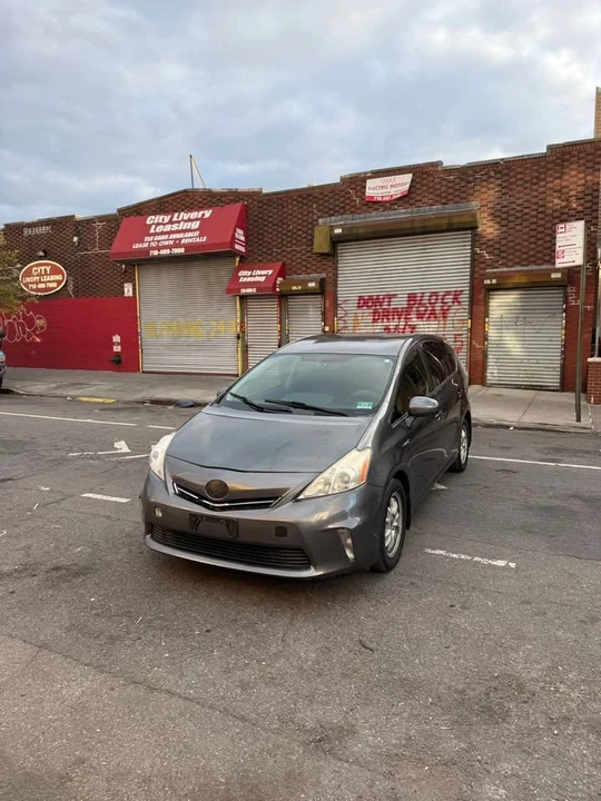 2013 Toyota Prius 3rd Gen - Image 2 of 6