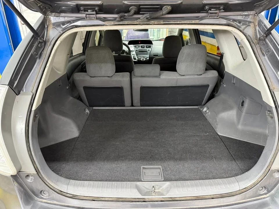 2013 Toyota Prius 3rd Gen - Image 5 of 6