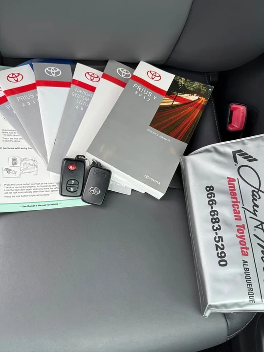 2013 Toyota Prius 3rd Gen - Image 6 of 7