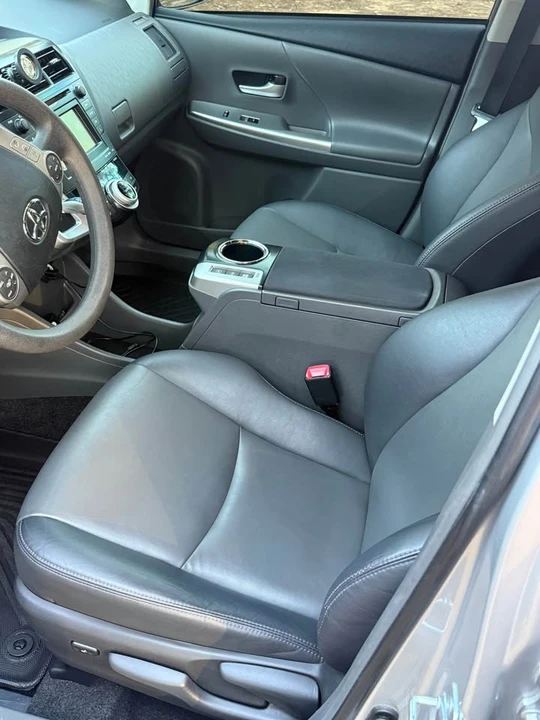 2013 Toyota Prius 3rd Gen - Image 3 of 7