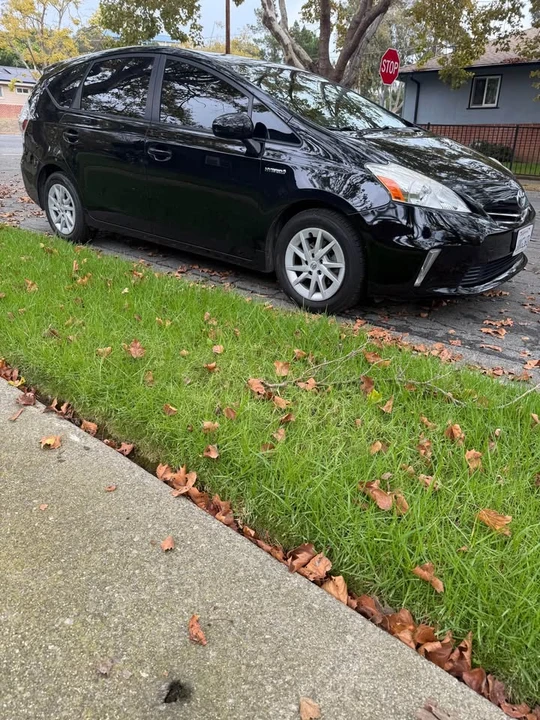 2013 Toyota Prius 3rd Gen - Image 4 of 6