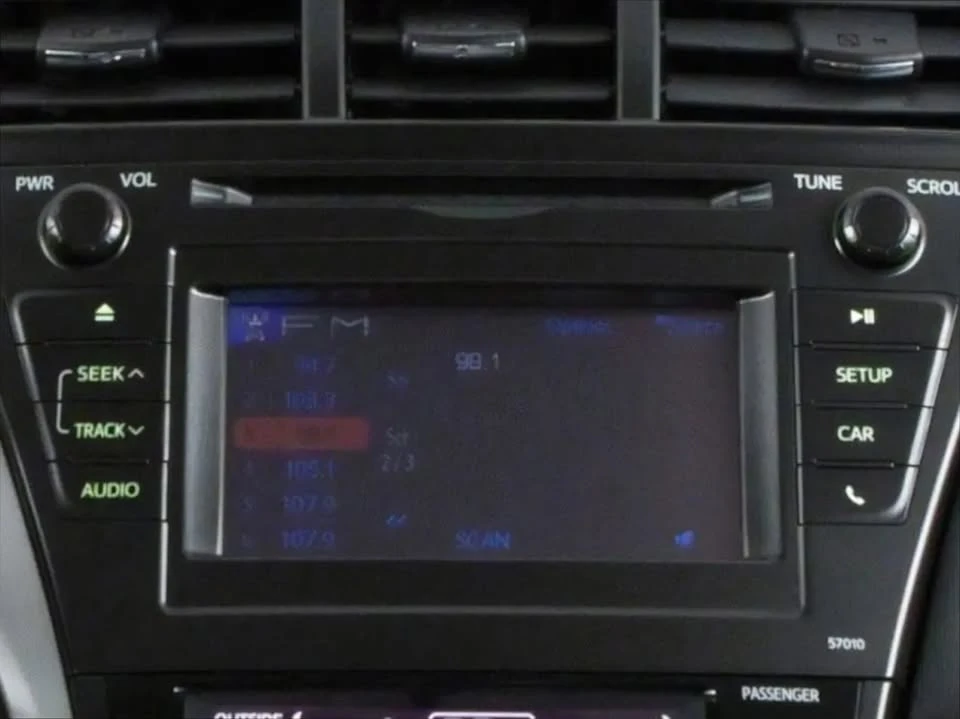 2013 Toyota Prius 3rd Gen - Image 5 of 7