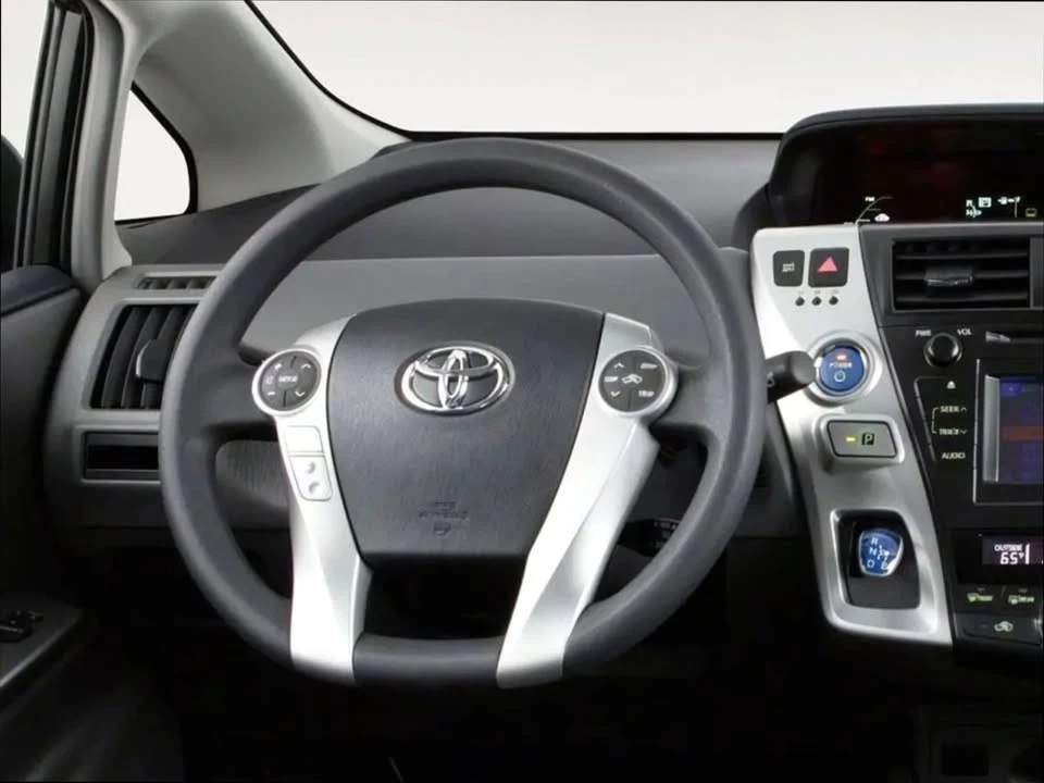 2013 Toyota Prius 3rd Gen - Image 3 of 7