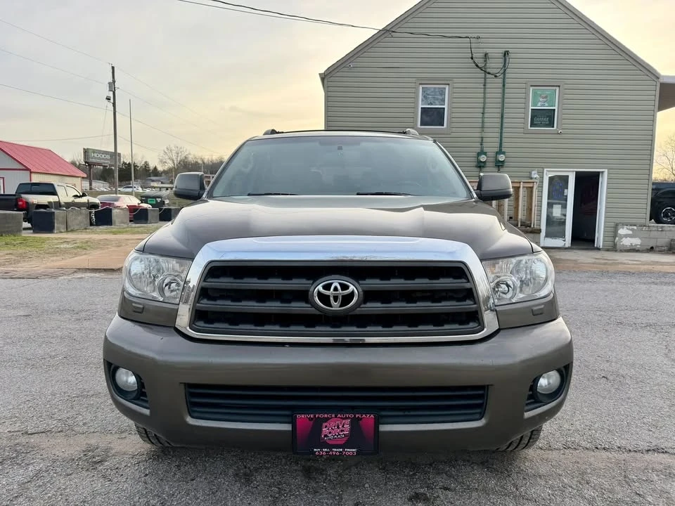 2013 Toyota Sequoia 2nd Gen - Image 2 of 16