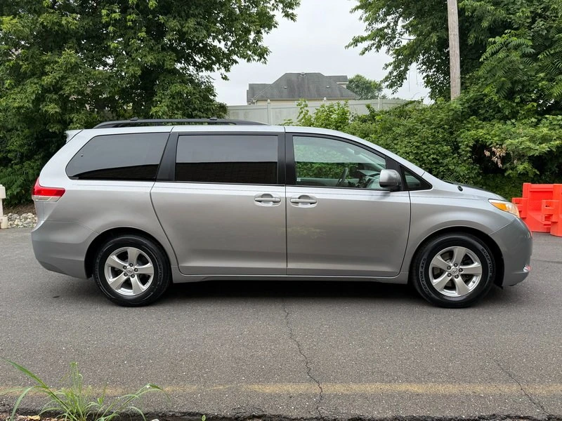 2013 Toyota Sienna 2nd Gen - Image 7 of 18