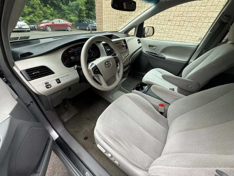 2013 Toyota Sienna 2nd Gen - Image 17 of 18