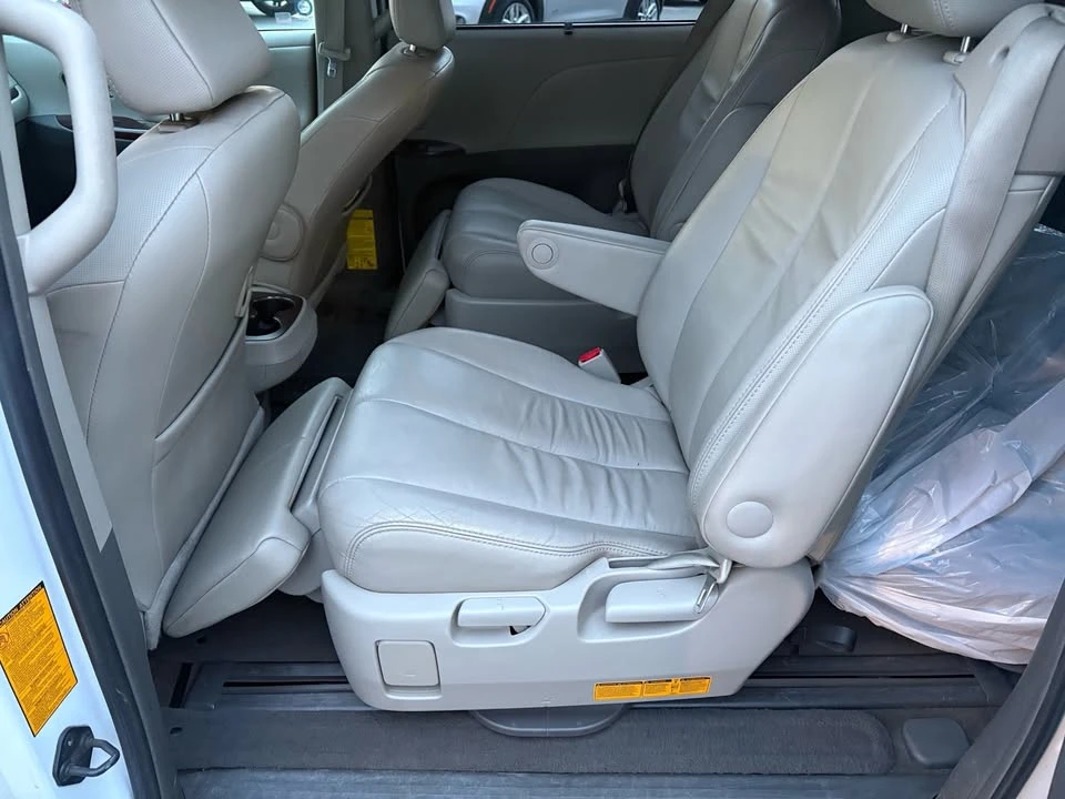 2013 Toyota Sienna 3rd Gen - Image 13 of 20
