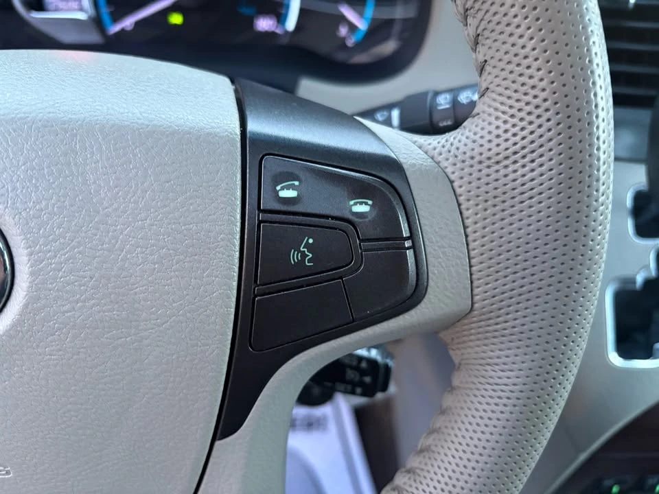 2013 Toyota Sienna 3rd Gen - Image 18 of 20