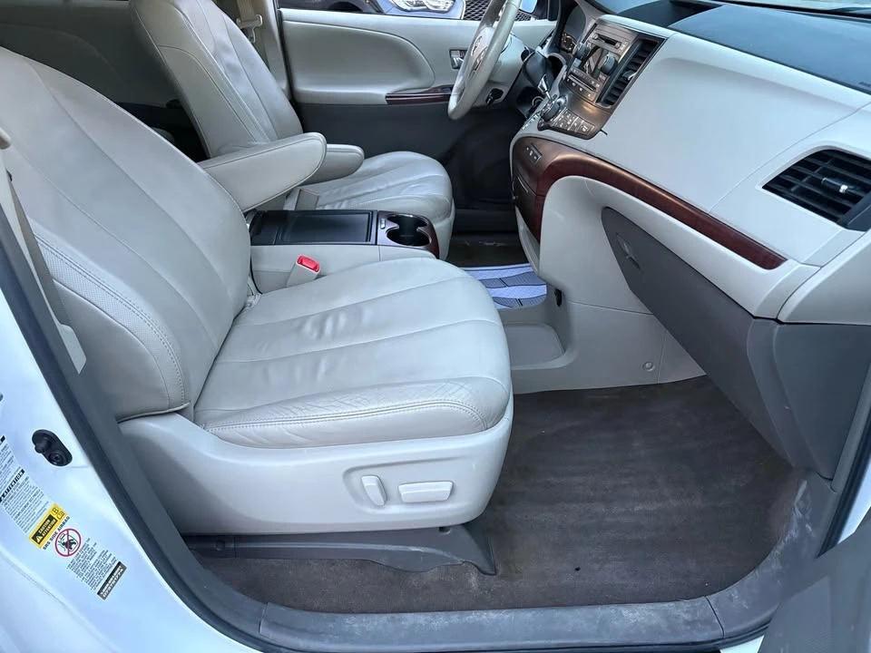2013 Toyota Sienna 3rd Gen - Image 11 of 20