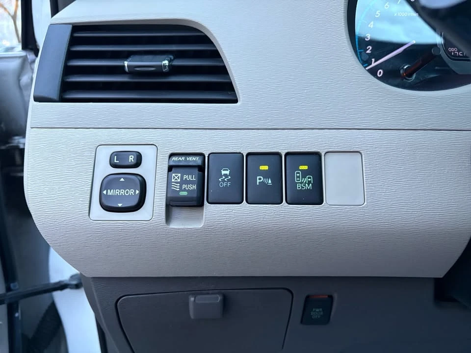2013 Toyota Sienna 3rd Gen - Image 19 of 20