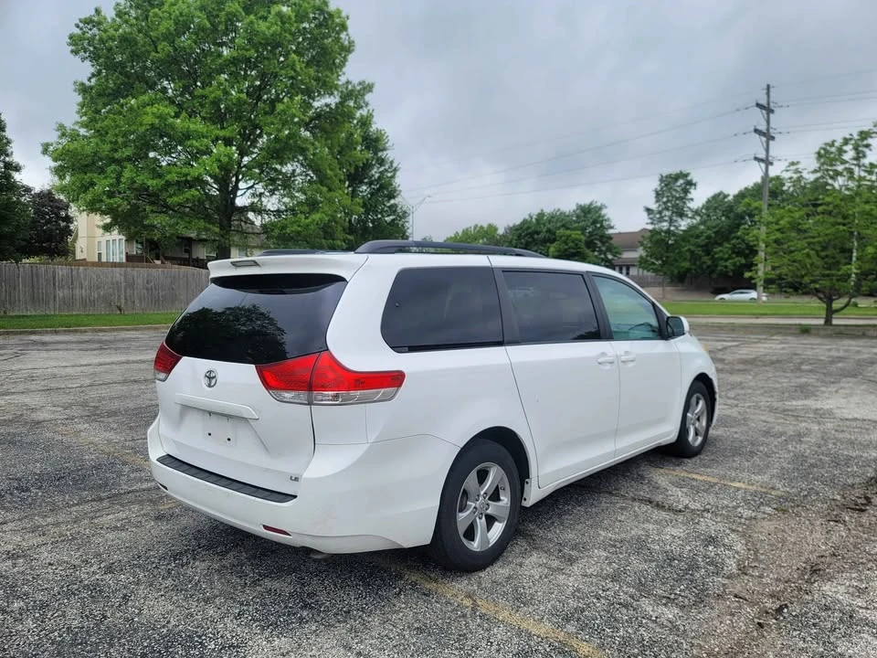 2013 Toyota Sienna 3rd Gen - Image 3 of 13