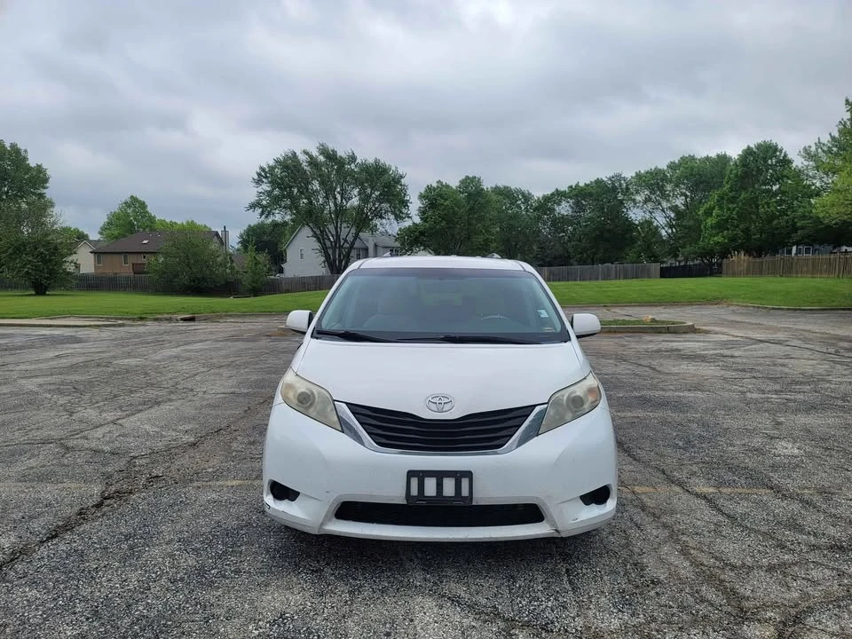 2013 Toyota Sienna 3rd Gen - Image 7 of 13