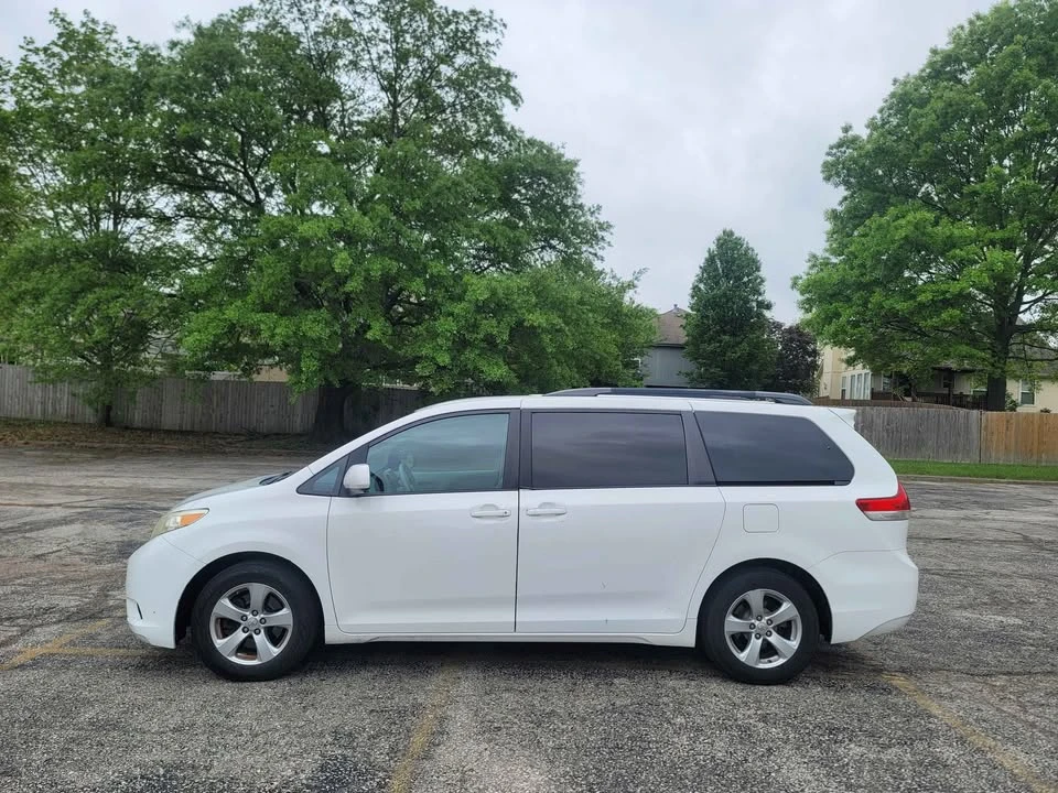 2013 Toyota Sienna 3rd Gen - Image 5 of 13