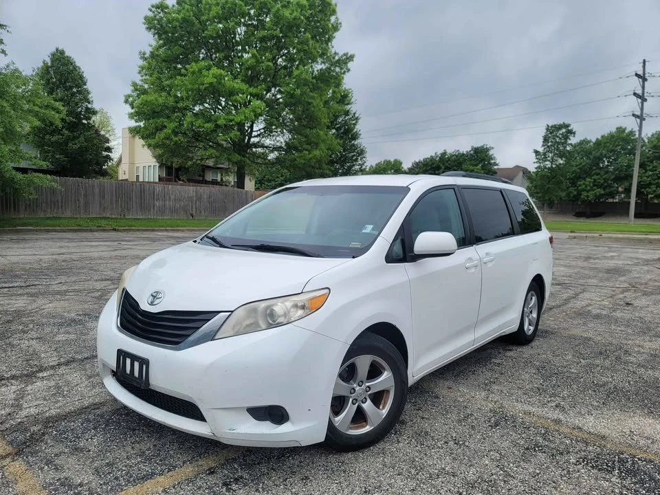 2013 Toyota Sienna 3rd Gen - Image 2 of 13