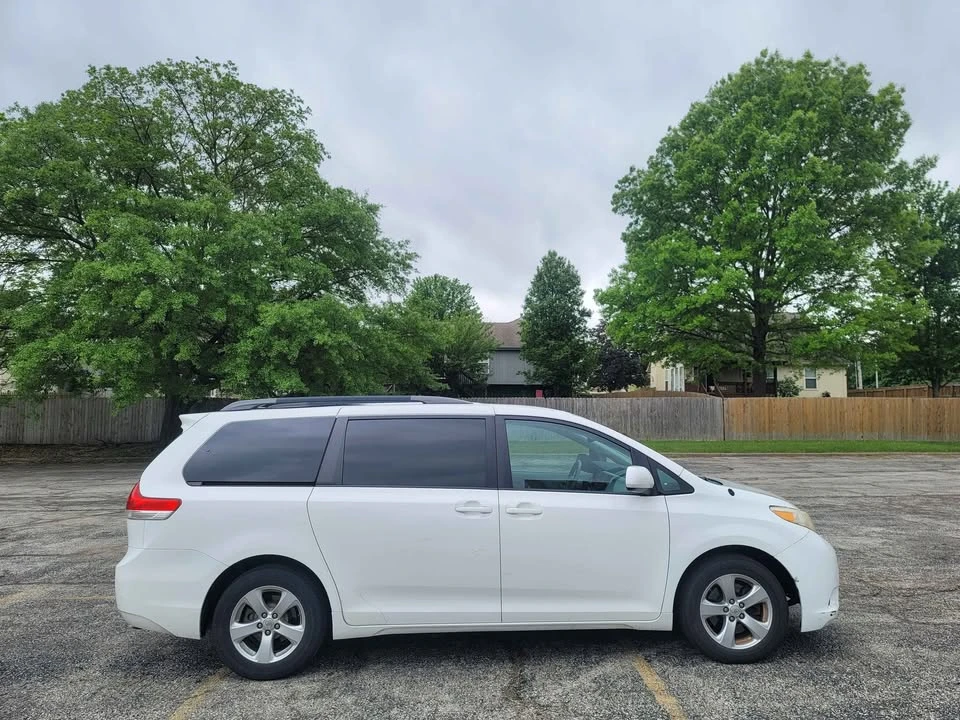 2013 Toyota Sienna 3rd Gen - Image 6 of 13