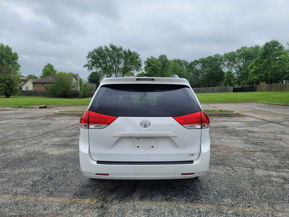 2013 Toyota Sienna 3rd Gen - Image 8 of 13