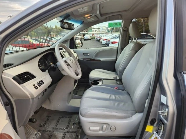 2013 Toyota Sienna 3rd Gen - Image 8 of 20