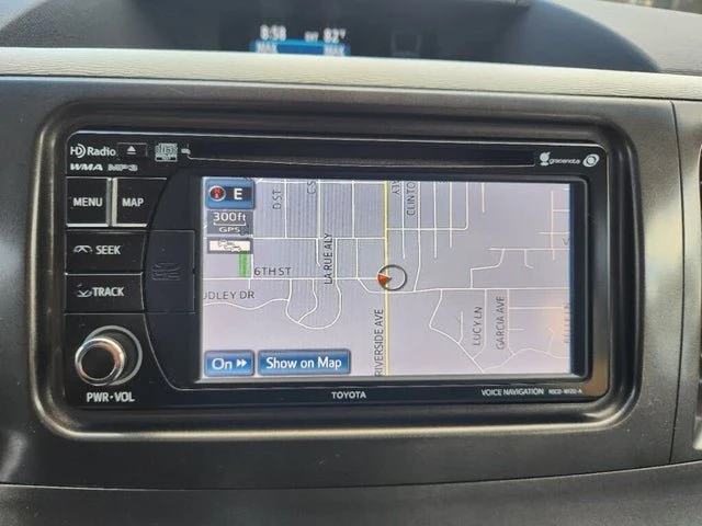 2013 Toyota Sienna 3rd Gen - Image 17 of 20
