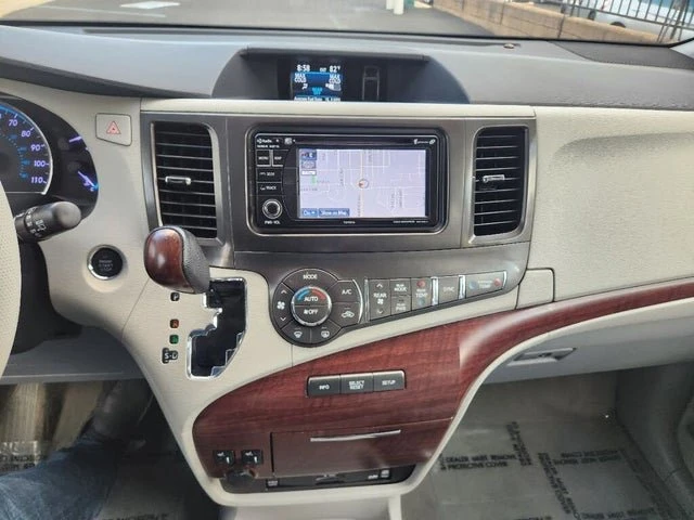 2013 Toyota Sienna 3rd Gen - Image 16 of 20