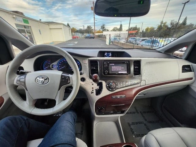 2013 Toyota Sienna 3rd Gen - Image 15 of 20