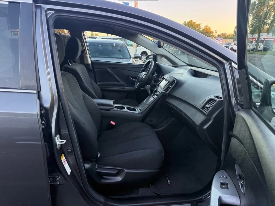 2013 Toyota Venza - Image 10 of 19